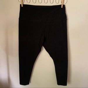 Beyond Yoga Space Dye Black Capri Leggings